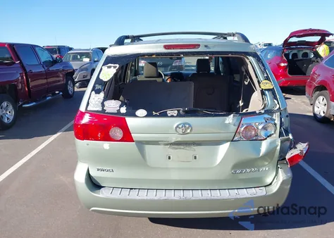 2009 Toyota Sienna Xle z USA, uszkodzony, nr VIN 5TDZK22CX9S229610